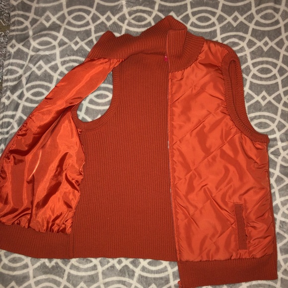 Burnt orange outdoor/indoor vest - Picture 3 of 4